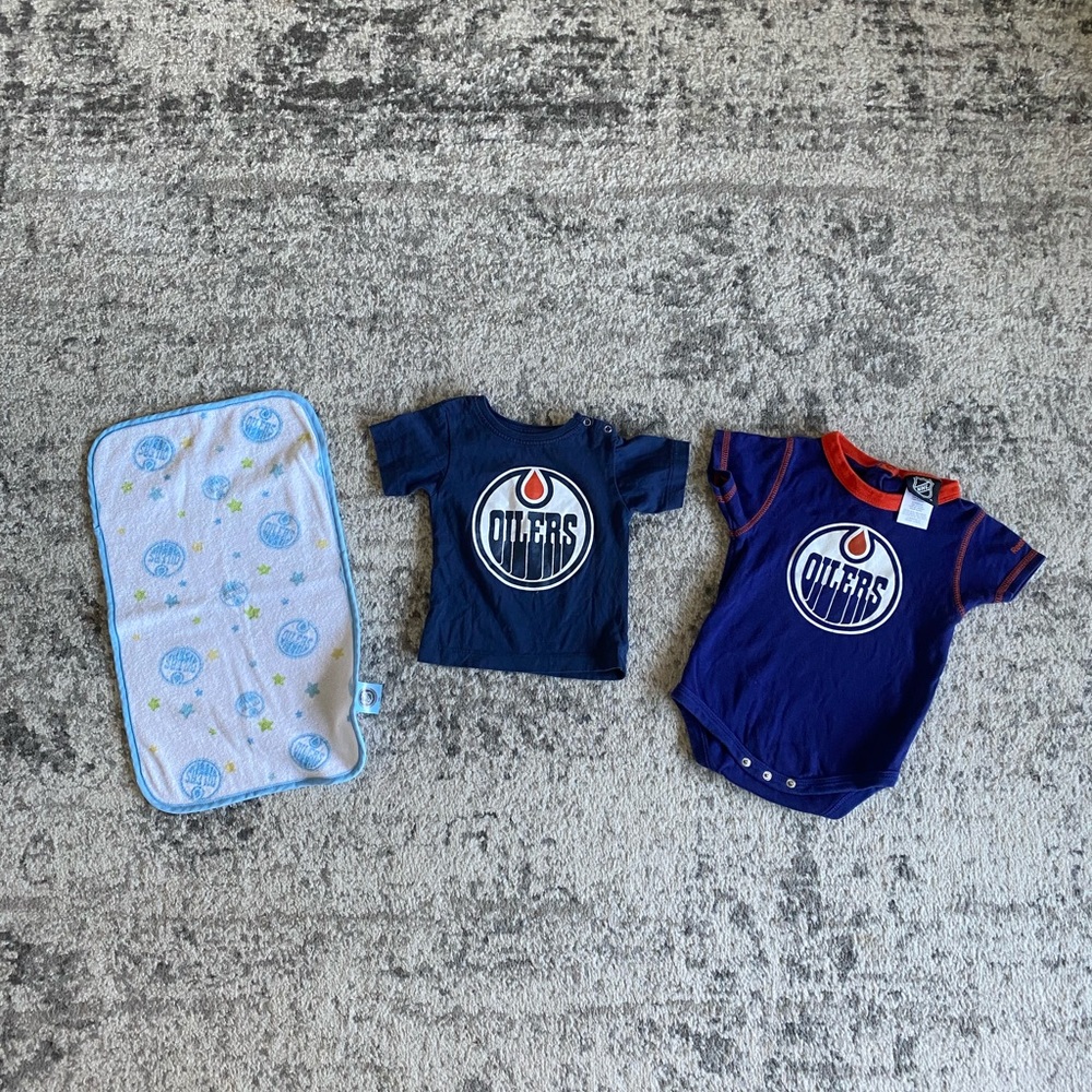 SOLD - Oilers baby bundle (12M)